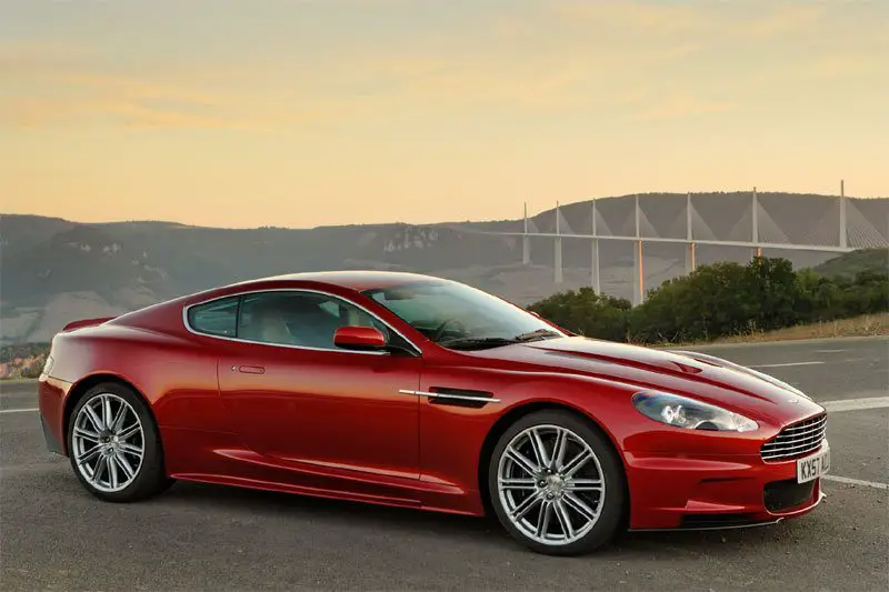 Toutes les voitures spécifications Aston Martin DBS 